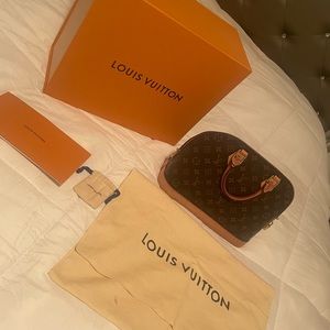 Louis Vuitton alma pm